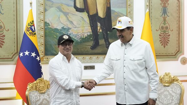 La Estrategia del Día: Petro, Venezuela, ahorro pensional, SIC y Dimayor La Estrategia del Día: Petro, Venezuela, ahorro pensional, SIC y Dimayor