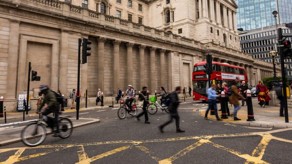 Banco de Inglaterra se divide y sube la tasa de interés en 0,50 punto Banco de Inglaterra se divide y sube la tasa de interés en 0,50 punto