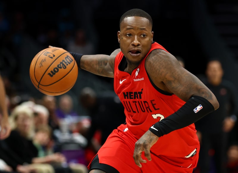 Terry Rozier, nº 2 de los Miami Hea,t regatea durante la segunda mitad del partido contra los Charlotte Hornets en el Spectrum Center el 27 de noviembre de 2024 en Charlotte, Carolina del Norte. (Getty Images) Terry Rozier, nº 2 de los Miami Hea,t regatea durante la segunda mitad del partido contra los Charlotte Hornets en el Spectrum Center el 27 de noviembre de 2024 en Charlotte, Carolina del Norte. (Getty Images)