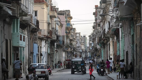 El desplome poblacional de Cuba se agrava: menos nacimientos, más muertes y un éxodo creciente El desplome poblacional de Cuba se agrava: menos nacimientos, más muertes y un éxodo creciente