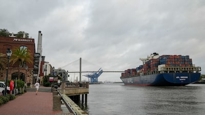 Un tribunal suspende, por ahora, la orden que declaraba ilegales los aranceles globales de Trump Un tribunal suspende, por ahora, la orden que declaraba ilegales los aranceles globales de Trump