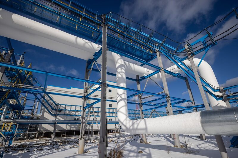 Tuberías en una unidad de pretratamiento de gas en el yacimiento de petróleo, gas y condensado Chayandinskoye de Gazprom PJSC, una base de recursos para el gasoducto Power of Siberia, en el distrito de Lensk de la República de Sajá, Rusia.
(Fuente: Bloomberg)
 Tuberías en una unidad de pretratamiento de gas en el yacimiento de petróleo, gas y condensado Chayandinskoye de Gazprom PJSC, una base de recursos para el gasoducto Power of Siberia, en el distrito de Lensk de la República de Sajá, Rusia.
(Fuente: Bloomberg)