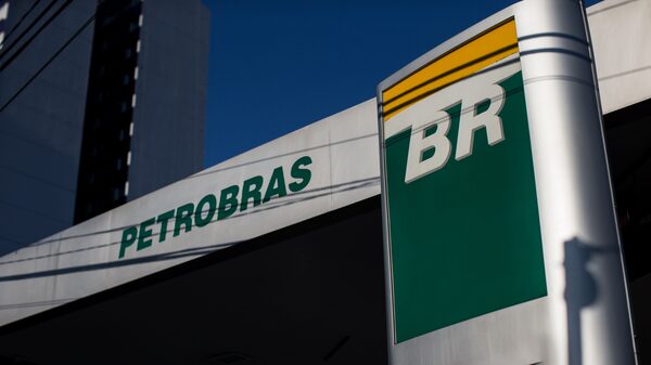 Petrobras reajusta gasolina e diesel, e analistas preveem IPCA mais alto Petrobras reajusta gasolina e diesel, e analistas preveem IPCA mais alto
