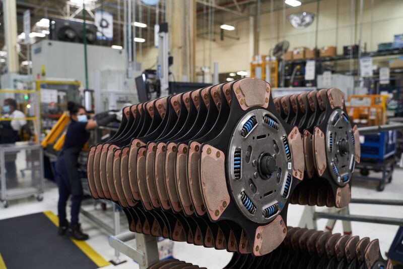 Embragues de camiones en las instalaciones de fabricación de una planta en México, el miércoles 27 de mayo de 2020. Embragues de camiones en las instalaciones de fabricación de una planta en México, el miércoles 27 de mayo de 2020.