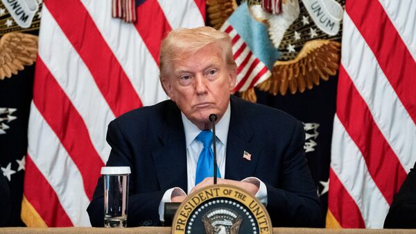 Trump reduz tarifas de café, carne bovina e frutas em ofensiva contra preços elevados Trump reduz tarifas de café, carne bovina e frutas em ofensiva contra preços elevados