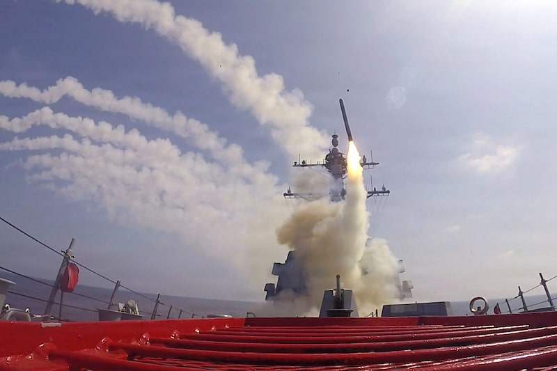 Lançamento de um míssel Tomahawk do navio USS Frank E. Petersen Jr. em operação militar contra o Irã. (Foto: U.S. Navy via Getty Images) Lançamento de um míssel Tomahawk do navio USS Frank E. Petersen Jr. em operação militar contra o Irã. (Foto: U.S. Navy via Getty Images)