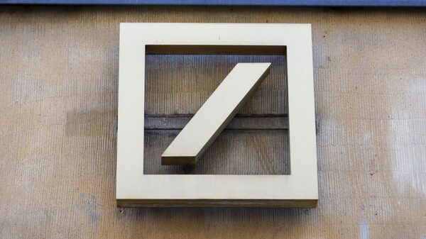 Deutsche contrata ex-executivos do BofA e do Santander para crescer no Brasil Deutsche contrata ex-executivos do BofA e do Santander para crescer no Brasil