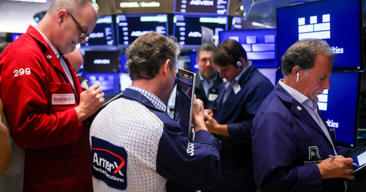 Mercado norteamericano cierra con retrocesos por alza del petróleo