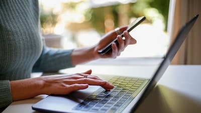 El auge de los empleos mejor pagados en IA está dejando atrás a las mujeres de todo el mundo El auge de los empleos mejor pagados en IA está dejando atrás a las mujeres de todo el mundo