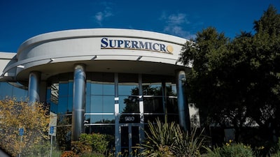 Cofundador de Super Micro acusado de contrabando deja el directorio Cofundador de Super Micro acusado de contrabando deja el directorio