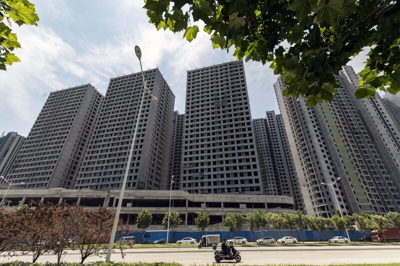 Edifícios residenciais em construção em Zhengzhou, na província de Henan, na China Edifícios residenciais em construção em Zhengzhou, na província de Henan, na China
