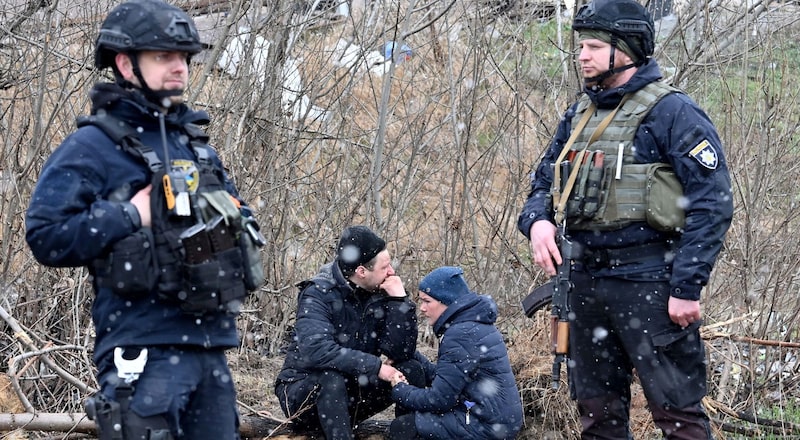 Civis mortos e feridos na cidade de Bucha Civis mortos e feridos na cidade de Bucha
