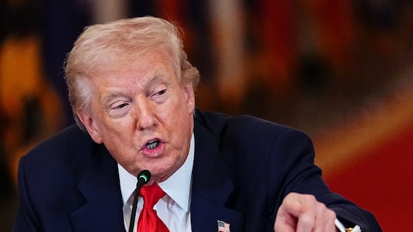 Trump amenaza con paralizar los proyectos de ley hasta que se apruebe su medida de voto Trump amenaza con paralizar los proyectos de ley hasta que se apruebe su medida de voto