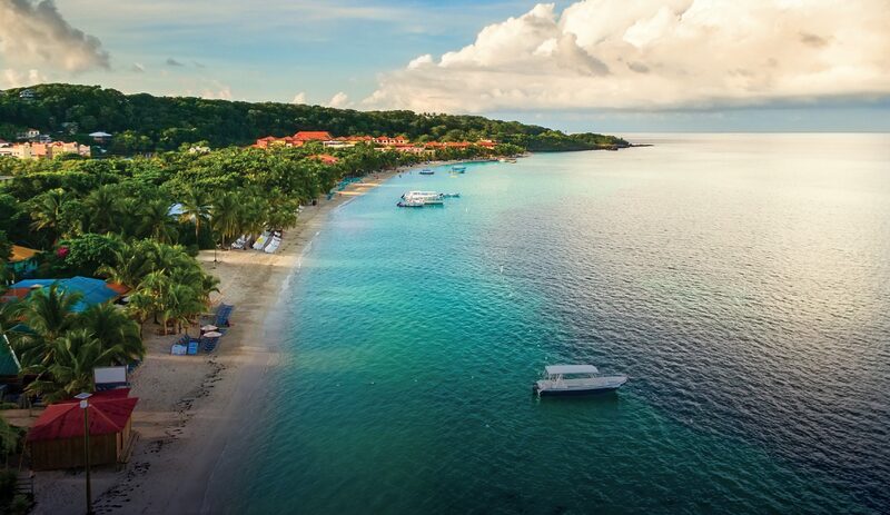 Roatán, junto con Tela, La Ceiba y Copán Ruinas, son algunos de los destinos turísticos más populares de Honduras. Roatán, junto con Tela, La Ceiba y Copán Ruinas, son algunos de los destinos turísticos más populares de Honduras.