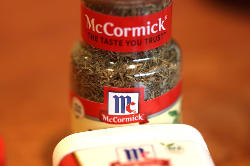 McCormick afirmó que una devolución de aranceles redujo los costes de los productos en US$28 millones. McCormick afirmó que una devolución de aranceles redujo los costes de los productos en US$28 millones.