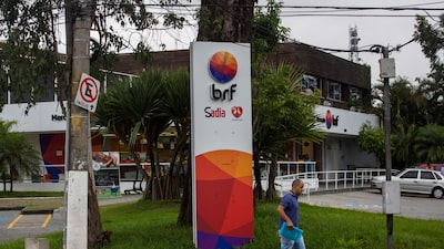 Marfrig fará oferta por fatia restante da BRF e unificará operações, dizem fontes Marfrig fará oferta por fatia restante da BRF e unificará operações, dizem fontes