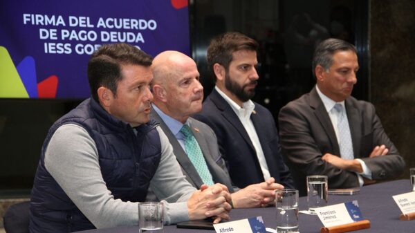 Gobierno pagará US$300 millones de la deuda pendiente con la Seguridad Social Gobierno pagará US$300 millones de la deuda pendiente con la Seguridad Social