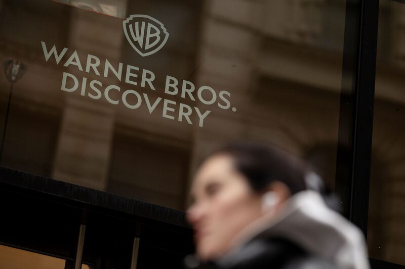 Warner Bros obtendrá un préstamo puente de US$17.500 millones, que se espera recapitalizar antes de la escisión. Warner Bros obtendrá un préstamo puente de US$17.500 millones, que se espera recapitalizar antes de la escisión.