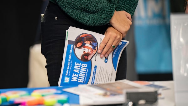 Solicitudes iniciales de subsidio por desempleo en EE.UU. caen levemente: datos estatales Solicitudes iniciales de subsidio por desempleo en EE.UU. caen levemente: datos estatales