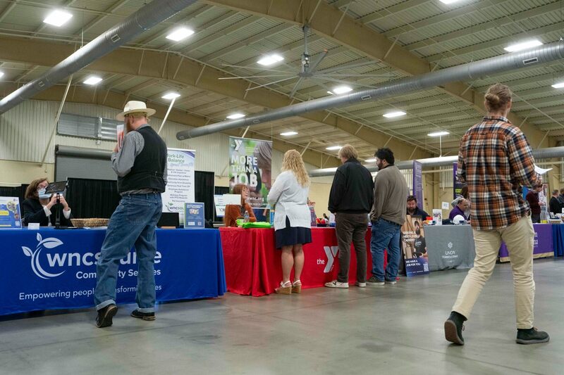 Antes de ajustar por factores estacionales, las solicitudes iniciales aumentaron unas 12.900 la semana pasada. Antes de ajustar por factores estacionales, las solicitudes iniciales aumentaron unas 12.900 la semana pasada.