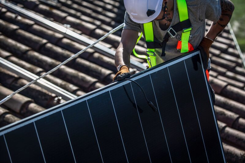 As energias solar e eólica representaram a maior parte dos investimentos em 2022 As energias solar e eólica representaram a maior parte dos investimentos em 2022