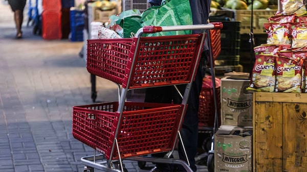 Economia brasileira acelera no primeiro tri com estímulos de Lula antes da eleição Economia brasileira acelera no primeiro tri com estímulos de Lula antes da eleição