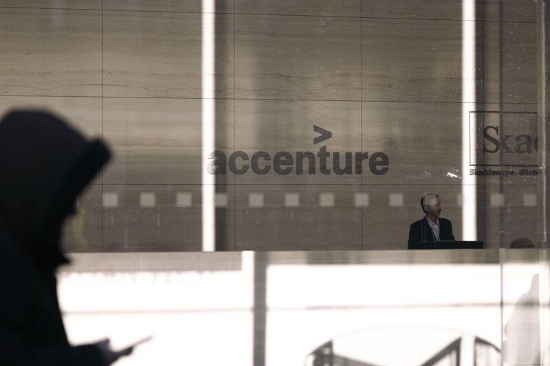 Recepção no prédio One Manhattan West em Nova York, que abriga também uma unidade da Accenture (Foto: Angus Mordant/Bloomberg) Recepção no prédio One Manhattan West em Nova York, que abriga também uma unidade da Accenture (Foto: Angus Mordant/Bloomberg)