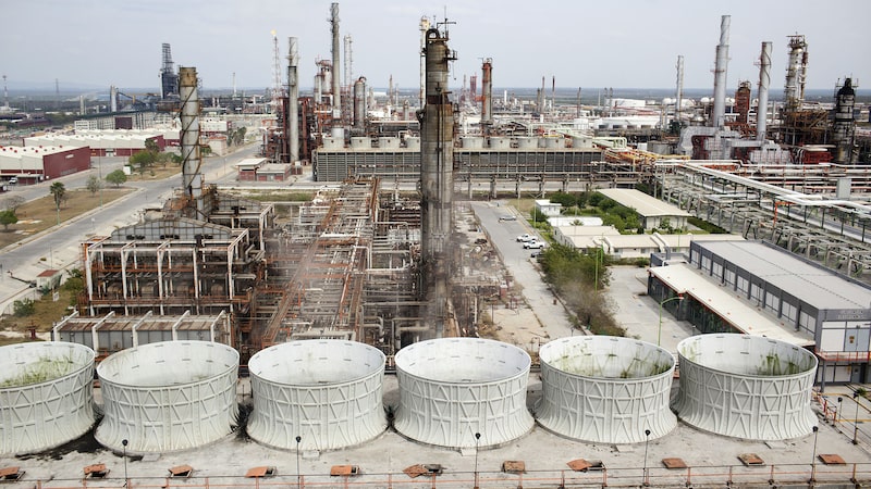 México alista recorte al presupuesto de Pemex y CFE, pero las compensará con transferencias México alista recorte al presupuesto de Pemex y CFE, pero las compensará con transferencias