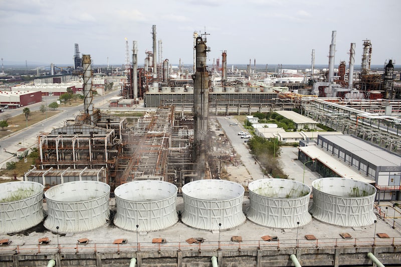 La refinería de Petróleos Mexicanos (Pemex) en Cadereyta, México. La refinería de Petróleos Mexicanos (Pemex) en Cadereyta, México.