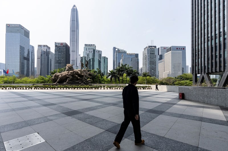 Las preocupaciones de los inversores alcanzaron su punto álgido cuando las declaraciones de Trump dejaron claro que, a diferencia de lo ocurrido en anteriores colapsos financieros, el gobierno estadounidense no está corriendo a su rescate y China dijo el viernes que aplicaría aranceles contrarios a EE.UU. Las preocupaciones de los inversores alcanzaron su punto álgido cuando las declaraciones de Trump dejaron claro que, a diferencia de lo ocurrido en anteriores colapsos financieros, el gobierno estadounidense no está corriendo a su rescate y China dijo el viernes que aplicaría aranceles contrarios a EE.UU.