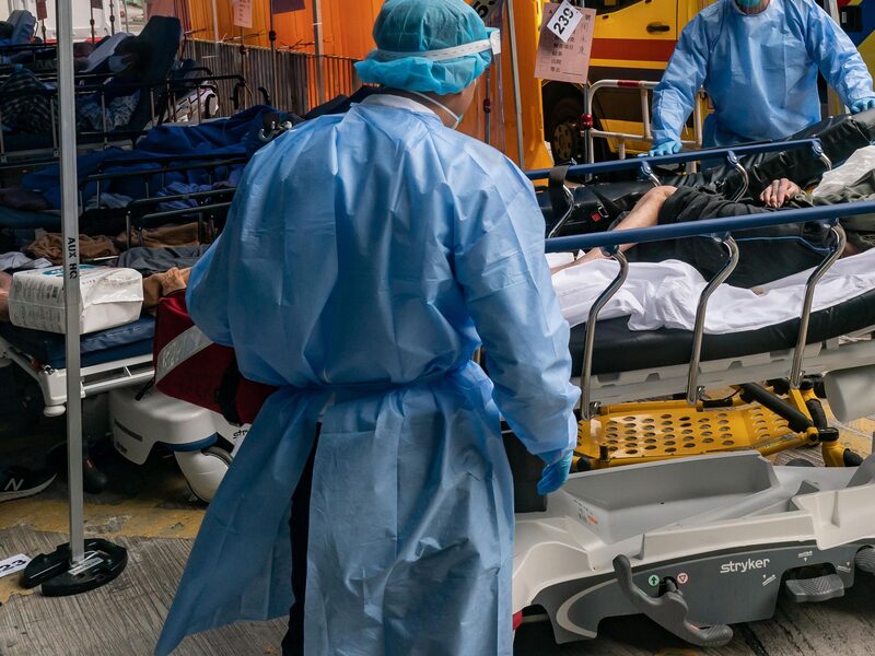 Cidade sofre pressão do surto mais sério em toda a pandemia Cidade sofre pressão do surto mais sério em toda a pandemia