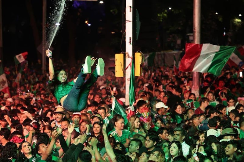 Aficionados celebran en Paseo de la Reforma, Ciudad de México, por el partido entre México y Corea del Sur el jueves 18 de junio. (Foto: Cortesía Gobierno de la Ciudad de México) Aficionados celebran en Paseo de la Reforma, Ciudad de México, por el partido entre México y Corea del Sur el jueves 18 de junio. (Foto: Cortesía Gobierno de la Ciudad de México)