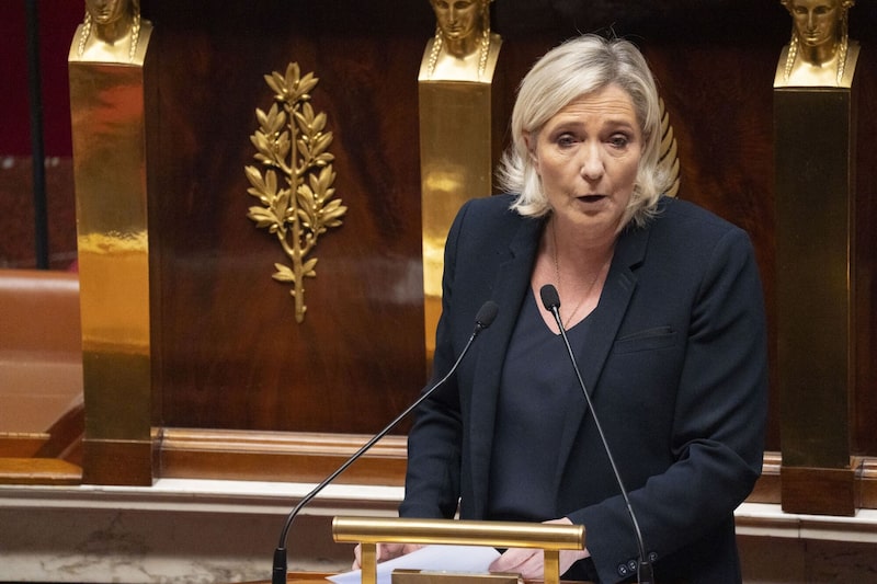 Marine Le Pen interviene en un debate sobre una moción de censura en la Asamblea Nacional en París. Marine Le Pen interviene en un debate sobre una moción de censura en la Asamblea Nacional en París.