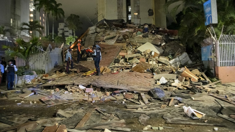 Venezuela busca sobreviventes de terremoto e prepara fundo de US$ 200 milhões Venezuela busca sobreviventes de terremoto e prepara fundo de US$ 200 milhões