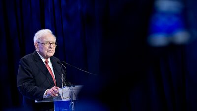 Às vésperas de aposentadoria, Buffett amplia caixa da Berkshire para US$ 382 bilhões Às vésperas de aposentadoria, Buffett amplia caixa da Berkshire para US$ 382 bilhões