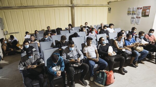 Nueva York instala tiendas de campaña para migrantes ante llegada masiva Nueva York instala tiendas de campaña para migrantes ante llegada masiva