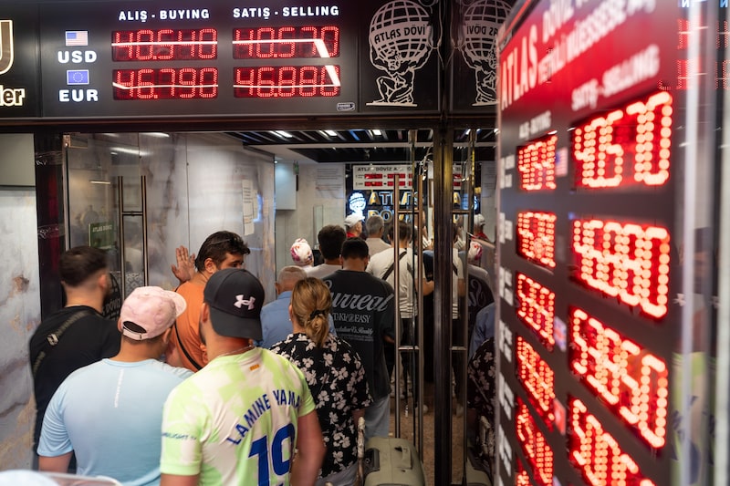 Compárese con el mismo periodo en 2024 y 2025, cuando las empresas pagaron más del 7% de media por vender deuda, bastante más que el rendimiento de los nuevos bonos del Estado, según muestran los datos. Compárese con el mismo periodo en 2024 y 2025, cuando las empresas pagaron más del 7% de media por vender deuda, bastante más que el rendimiento de los nuevos bonos del Estado, según muestran los datos.