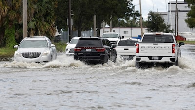 Huracán Isaías trae lluvia, viento y deja a miles de personas sin electricidad Huracán Isaías trae lluvia, viento y deja a miles de personas sin electricidad