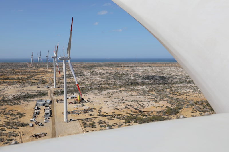 Hasta el año pasado Colombia tenía 15 granjas solares, 9 proyectos de autogeneración a gran escala y más de 1.500 proyectos solares fotovoltaicos de autogeneración a pequeña escala. Hasta el año pasado Colombia tenía 15 granjas solares, 9 proyectos de autogeneración a gran escala y más de 1.500 proyectos solares fotovoltaicos de autogeneración a pequeña escala.