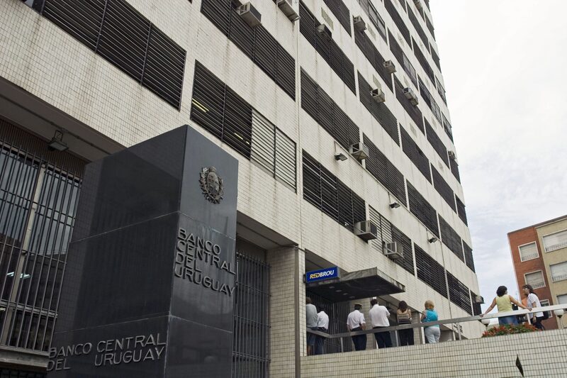 Edificio del Banco Central de Uruguay en Montevideo Edificio del Banco Central de Uruguay en Montevideo