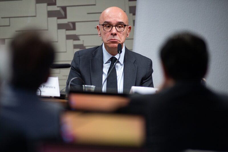 Segundo ele, os três acionistas de referência, o trio bilionário Marcel Telles, Beto Sicupira e Jorge Paulo Lemann, mostraram-se surpresos Segundo ele, os três acionistas de referência, o trio bilionário Marcel Telles, Beto Sicupira e Jorge Paulo Lemann, mostraram-se surpresos