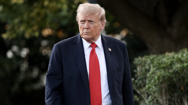 Correo de Epstein sugiere que Trump pasó horas con una de las víctimas en su casa Correo de Epstein sugiere que Trump pasó horas con una de las víctimas en su casa