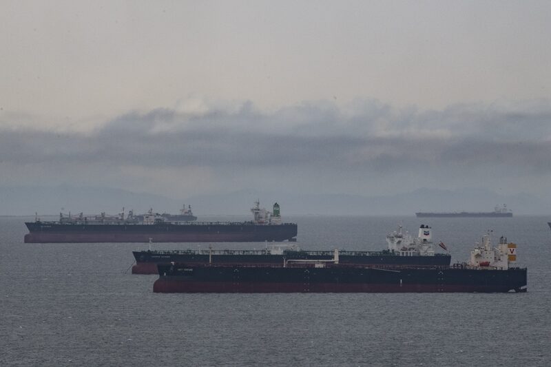 El petróleo ha experimentado una montaña rusa en octubre que ha disparado la volatilidad dadas las hostilidades en Medio Oriente. El petróleo ha experimentado una montaña rusa en octubre que ha disparado la volatilidad dadas las hostilidades en Medio Oriente.