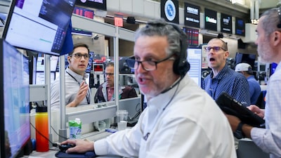 Wall Street espera resultados de Micron, mientras el petróleo cae y el oro pierde los US$4.000 Wall Street espera resultados de Micron, mientras el petróleo cae y el oro pierde los US$4.000