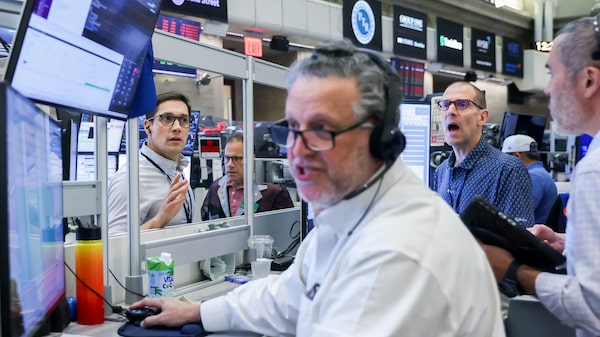 Wall Street espera resultados de Micron, mientras el petróleo cae y el oro pierde los US$4.000 Wall Street espera resultados de Micron, mientras el petróleo cae y el oro pierde los US$4.000