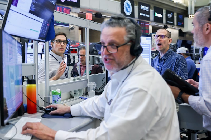 Traders work on the floor of the American Stock Exchange (AMEX) at the New York Stock Exchange (NYSE) in New York, US, on Friday, June 5, 2026. Wall Street's historic weekly run is poised to come to a halt, with stocks and bonds falling after a solid jobs report added to speculation the Federal Reserve's next interest-rate move will be a hike. Photographer: Michael Nagle/Bloomberg Traders work on the floor of the American Stock Exchange (AMEX) at the New York Stock Exchange (NYSE) in New York, US, on Friday, June 5, 2026. Wall Street's historic weekly run is poised to come to a halt, with stocks and bonds falling after a solid jobs report added to speculation the Federal Reserve's next interest-rate move will be a hike. Photographer: Michael Nagle/Bloomberg