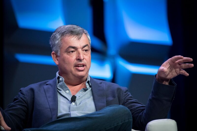 Eddy Cue, vice-presidente sênior de serviços da Apple, disse acreditar que os provedores de busca por IA, incluindo OpenAI, Perplexity AI e Anthropic PBC, acabarão substituindo os mecanismos de busca padrão Eddy Cue, vice-presidente sênior de serviços da Apple, disse acreditar que os provedores de busca por IA, incluindo OpenAI, Perplexity AI e Anthropic PBC, acabarão substituindo os mecanismos de busca padrão
