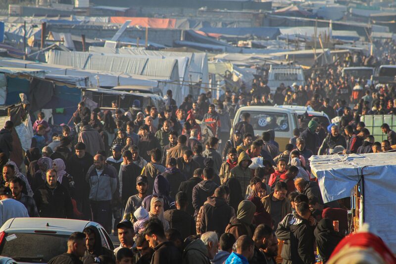 Campamento de tiendas para palestinos desplazados cerca de la frontera egipcia Campamento de tiendas para palestinos desplazados cerca de la frontera egipcia
