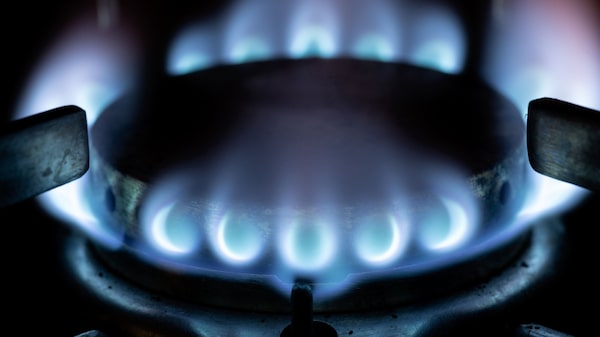 Gobierno argentino avanza con recortes a subsidios clave para cumplir acuerdo con FMI Gobierno argentino avanza con recortes a subsidios clave para cumplir acuerdo con FMI