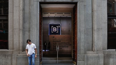 Ibovespa cai com aversão a risco ante guerra no Oriente Médio; dólar sobe a R$ 5,29 Ibovespa cai com aversão a risco ante guerra no Oriente Médio; dólar sobe a R$ 5,29